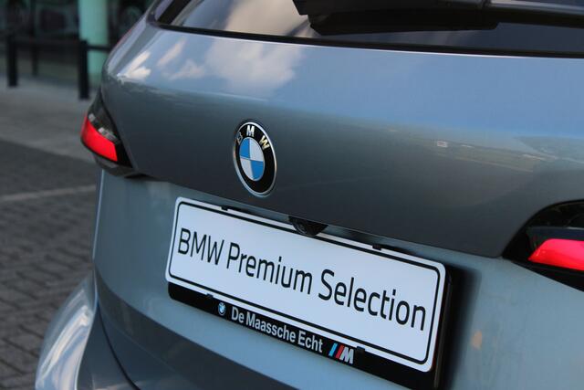 BMW 2-SERIE Active Tourer 220i M Sport Automaat / Trekhaak / Panoramadak / Sportstoelen / Comfort Access / Head-Up / Harman-Kardon / Getint glas