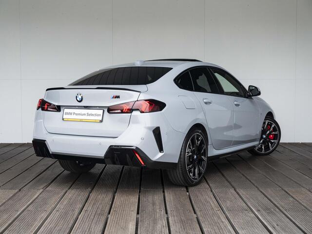 BMW 2-SERIE 220 Gran Coupe | M Sportpakket Pro | Comfort Access | Head Up Display | Harman Kardon | Driving Assistant Proffesional | Panoramadak | Stuurwielrand verwarmd | 19 inch