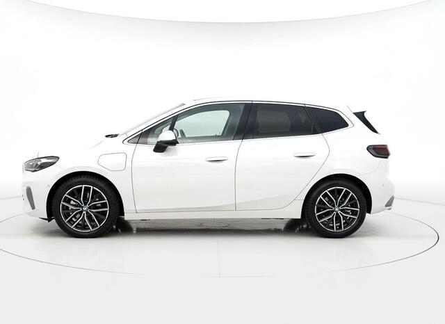 BMW 2-SERIE Active Tourer 225e xDrive HARMAN KARDON - TREKHAAK - STOELVERWARMING