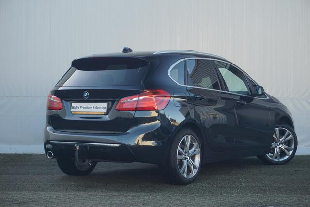 BMW 2-SERIE Active Tourer 218i | Luxury Line | Panoramadak | Head-Up Display | Verwarmde voorstoelen | Trekhaak