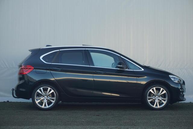 BMW 2-SERIE Active Tourer 218i | Luxury Line | Panoramadak | Head-Up Display | Verwarmde voorstoelen | Trekhaak