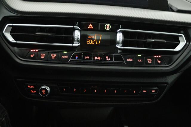 BMW 2-SERIE Gran Coupé 218i High Executive (PANORAMADAK, CAMERA, STOELVERWARMING, NAVIGATIE)