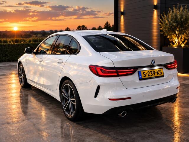 BMW 2-SERIE Gran Coupé 218i Introduction Ed Sport CAMERA / SPORTSTOELEN / LED / CARPLAY / DAB+