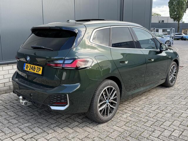 BMW 2-SERIE Active Tourer 230e xDrive M Sport 18"/Panoramadak/Leder + memory/Trekhaak/Dodehoek/Keyless/360 camera/Harman Kardon/Adaptieve cruise/Head-up