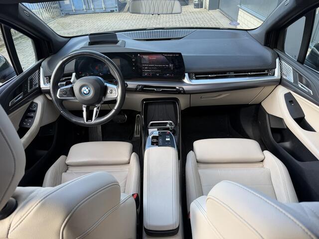 BMW 2-SERIE Active Tourer 230e xDrive M Sport 18"/Panoramadak/Leder + memory/Trekhaak/Dodehoek/Keyless/360 camera/Harman Kardon/Adaptieve cruise/Head-up