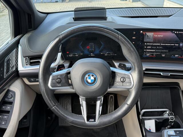 BMW 2-SERIE Active Tourer 230e xDrive M Sport 18"/Panoramadak/Leder + memory/Trekhaak/Dodehoek/Keyless/360 camera/Harman Kardon/Adaptieve cruise/Head-up