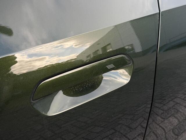 BMW 2-SERIE Active Tourer 230e xDrive M Sport 18"/Panoramadak/Leder + memory/Trekhaak/Dodehoek/Keyless/360 camera/Harman Kardon/Adaptieve cruise/Head-up