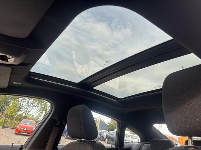 BMW 2-SERIE Gran Coupé 218i Executive Edition Automaat Panoramadak / Carplay / Camera