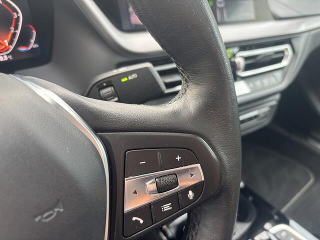BMW 2-SERIE Gran Coupé 218i Executive Edition Automaat Panoramadak / Carplay / Camera