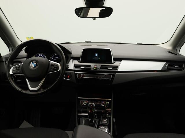 BMW 2-SERIE Active Tourer 218i Corporate Lease Executive | Lichtmetalen Velgen | Elektrisch bedienbare achterklep | Navigatie