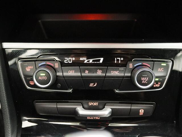 BMW 2-SERIE Active Tourer 218i Corporate Lease Executive | Lichtmetalen Velgen | Elektrisch bedienbare achterklep | Navigatie