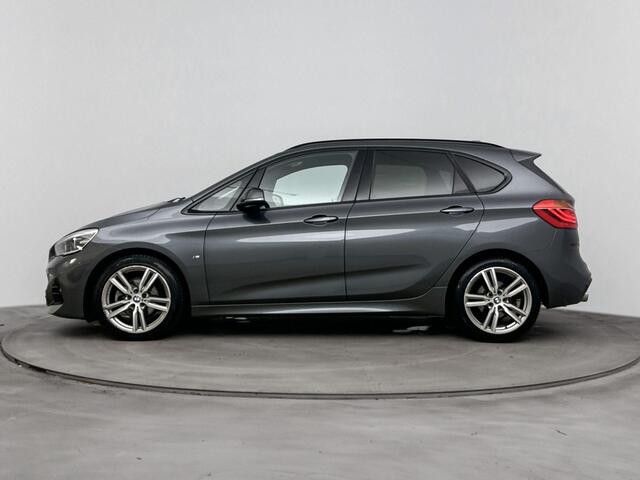 BMW 2-SERIE Active Tourer 218i 140Pk Executive Launch Edition | Navigatie | Achteruitrijcamera | Climate Control | Sportstoelen | Bluetooth Telefoonverbinding | Elektrisch Bedienbare Achterklep |