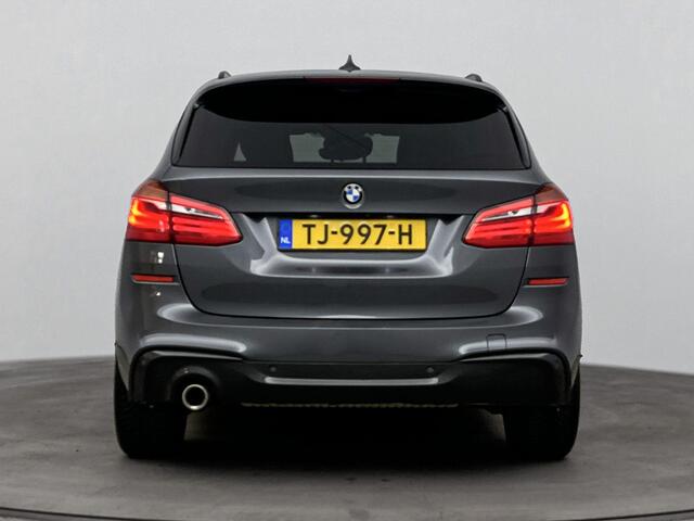 BMW 2-SERIE Active Tourer 218i 140Pk Executive Launch Edition | Navigatie | Achteruitrijcamera | Climate Control | Sportstoelen | Bluetooth Telefoonverbinding | Elektrisch Bedienbare Achterklep |