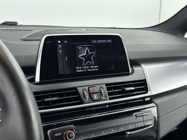 BMW 2-SERIE Active Tourer 218i 140Pk Executive Launch Edition | Navigatie | Achteruitrijcamera | Climate Control | Sportstoelen | Bluetooth Telefoonverbinding | Elektrisch Bedienbare Achterklep |