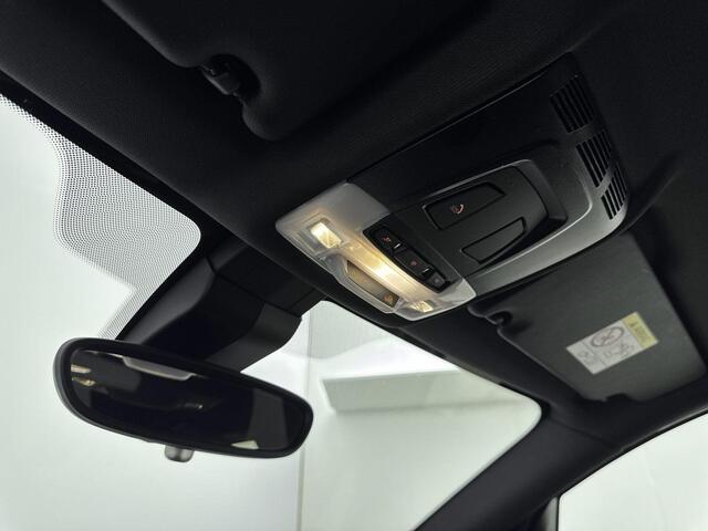 BMW 2-SERIE Active Tourer 218i 140Pk Executive Launch Edition | Navigatie | Achteruitrijcamera | Climate Control | Sportstoelen | Bluetooth Telefoonverbinding | Elektrisch Bedienbare Achterklep |