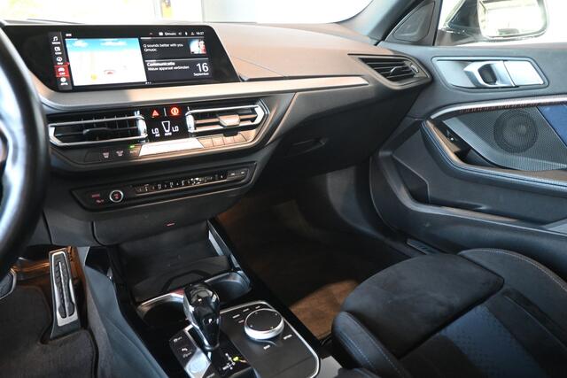 BMW 2-SERIE Gran Coupé 218i Automaat M SPORT Schaalstoelen Ambiant verlichting CarPlay Clima Navigatie LED Cruise control Inruil Mogelijk!