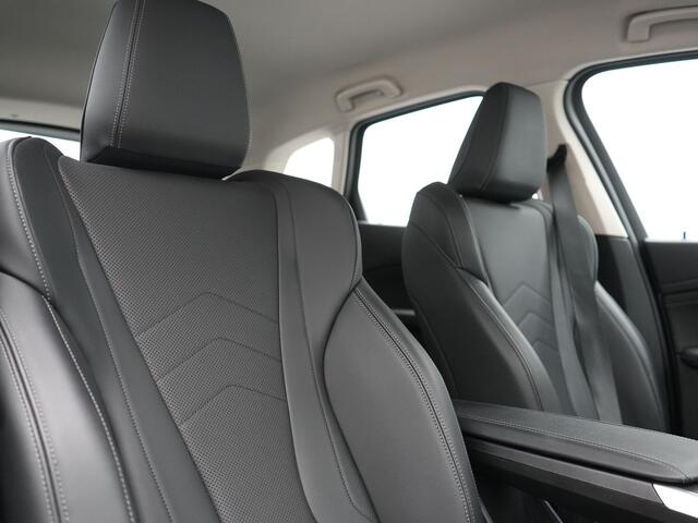 BMW 2-SERIE Active Tourer 225e xDrive Luxury Line PHEV 245pk Dealer O.H. | Trekhaak Af Fabriek | Adaptive Cruise | 360 Camera | Head Up | Lederen Sportstoelen Verwarmd | Sfeerverichting | Keyless | Blis | Apple Carplay | Widescreen Navi | DAB | Plug In Hybrid |