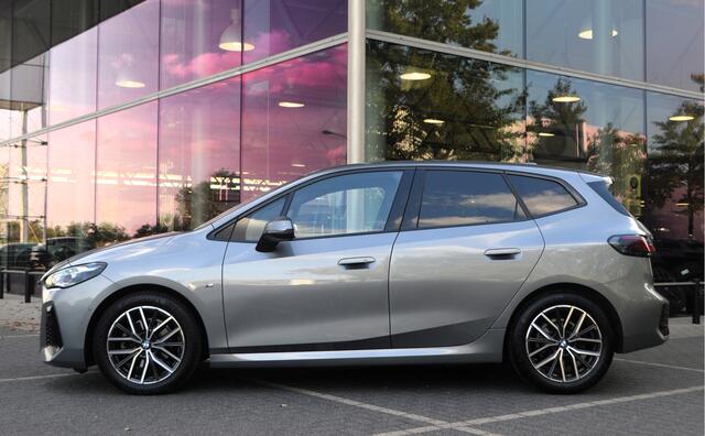 BMW 2-SERIE Active Tourer 218i M Sport Automaat / Sportstoelen / Achteruitrijcamera / Adaptieve LED / Comfort Access / M Adaptief onderstel
