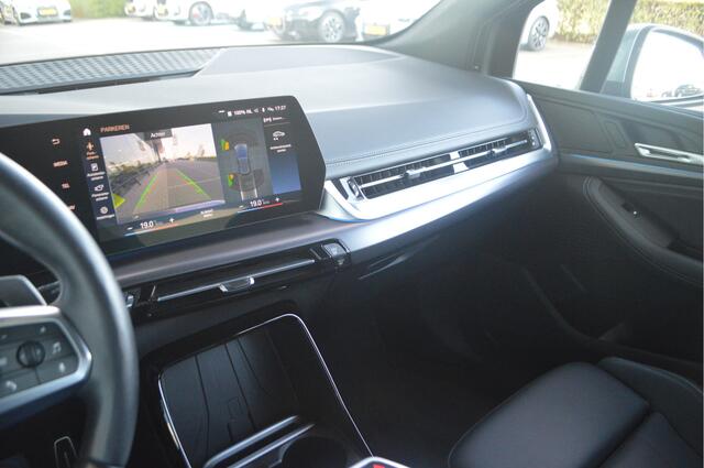 BMW 2-SERIE Active Tourer 218i M Sport Automaat / Sportstoelen / Achteruitrijcamera / Adaptieve LED / Comfort Access / M Adaptief onderstel