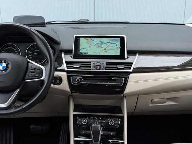 BMW 2-SERIE Active Tourer 220i High Executive Automaat Navi/Trekhaak.