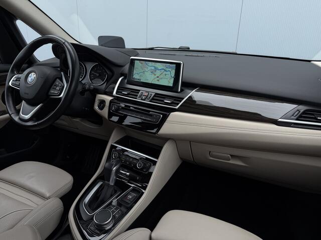 BMW 2-SERIE Active Tourer 220i High Executive Automaat Navi/Trekhaak.