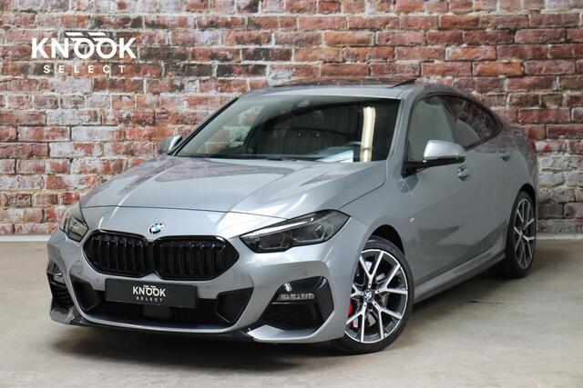 BMW 2-SERIE Gran Coupé 218i High Executive M Sport Pakket Automaat / Panoramadak / Live Cockpit Professional / Stoel- en stuurverwarming / Head-Up Display / Achteruitrijcamera / HiFi / Shadow Line / DAB / Cruise Control / Extra Getint Glas / 18 Inch / Climate Control