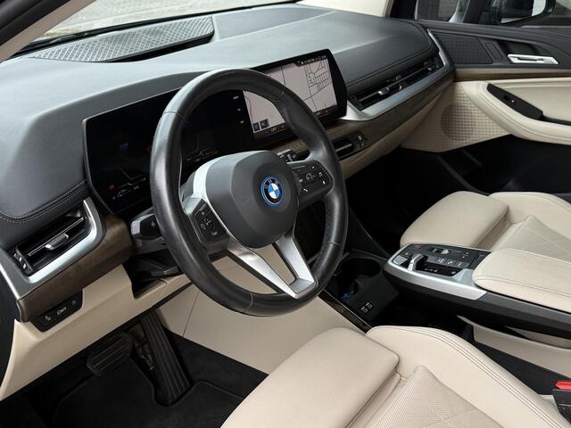 BMW 2-SERIE Active Tourer 225e xDrive Luxury Line | PANORAMA | LEDER | SPORTSSTOELEN | CAMERA | DRIVING ASSIST |
