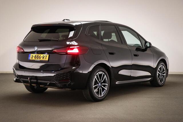 BMW 2-SERIE Active Tourer 225e xDrive M-Sport | SOH 96% | PANORAMADAK | STOELVERWARMING | TREKHAAK