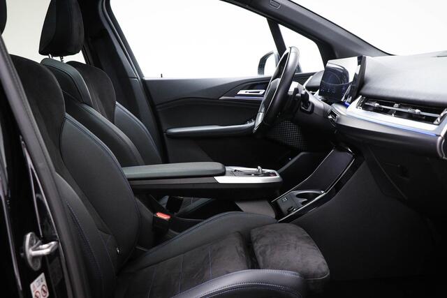 BMW 2-SERIE Active Tourer 225e xDrive M-Sport | SOH 96% | PANORAMADAK | STOELVERWARMING | TREKHAAK