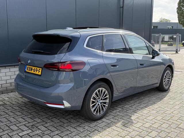 BMW 2-SERIE Active Tourer 225e xDrive Luxury Line 17"/Leder + memory/Panoramadak/Stoelmassage/Harman Kardon/Camera/Head-up/Apple Carplay & Android Auto