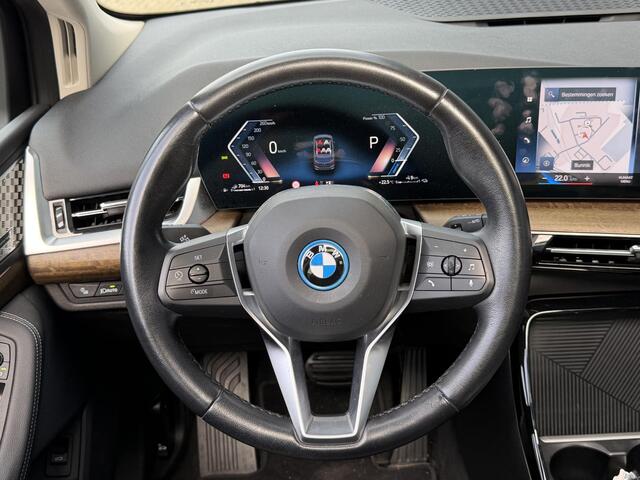 BMW 2-SERIE Active Tourer 225e xDrive Luxury Line 17"/Leder + memory/Panoramadak/Stoelmassage/Harman Kardon/Camera/Head-up/Apple Carplay & Android Auto