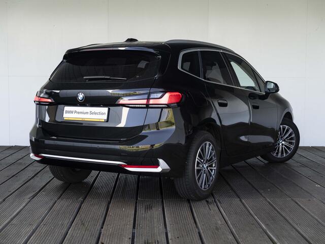 BMW 2-SERIE Active Tourer 218i | Luxury Line | Premium Pack | Comfort Pack | 17 inch | Comfort Access | Achteruitrijcamera | Sportstoelen | Trekhaak – foto 2