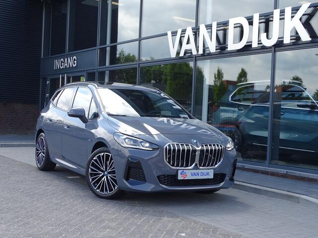 BMW 2-SERIE ACTIVE TOUR. 225e xDrive M Sport. Pano.Dak Head-Up Harman-Kardon Drive Ass. Innovation-pack Travel-pakket 19''LM Velgen