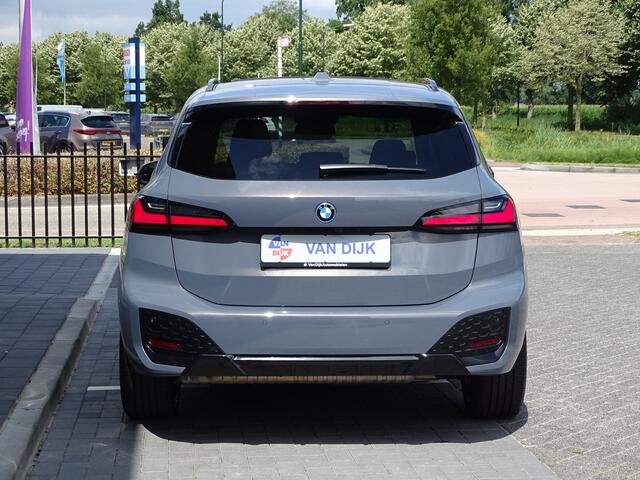 BMW 2-SERIE ACTIVE TOUR. 225e xDrive M Sport. Pano.Dak Head-Up Harman-Kardon Drive Ass. Innovation-pack Travel-pakket 19''LM Velgen