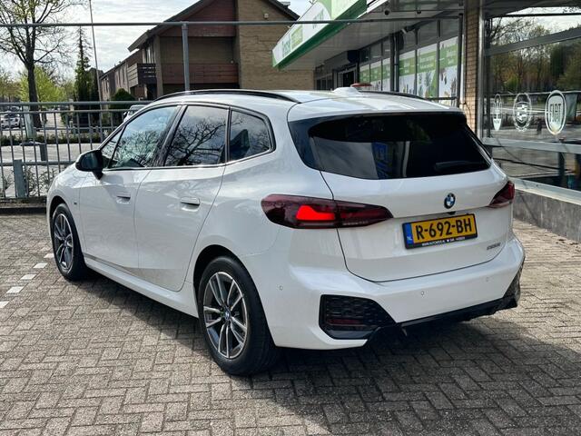 BMW 2-SERIE ACTIVE TOUR. 220I Active Tourer Navi Camera Cruise NAP-Autopas