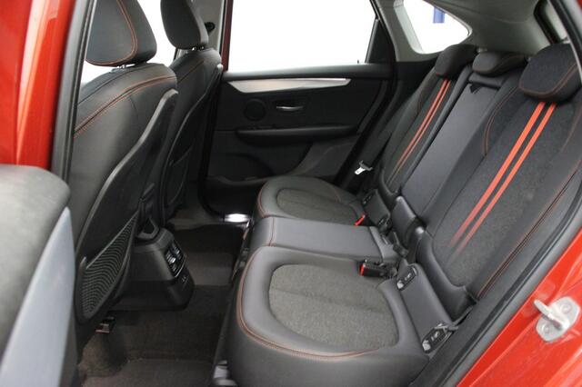 BMW 2-SERIE ACTIVE TOUR. 218i Executive Edition - Carplay, Camera, Half Leer, Headup Display