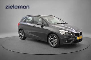 BMW 2-SERIE ACTIVE TOUR. 218i High Executive Automaat - Navi, Cru