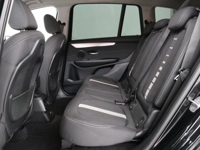 BMW 2-SERIE GRAN TOURER 218d Advantage | Sportstoelen | Stoelverwarming | Navigatie | Bluetooth | Parkeerhulp | Climate control | Cruise control