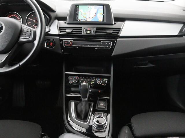 BMW 2-SERIE GRAN TOURER 218d Advantage | Sportstoelen | Stoelverwarming | Navigatie | Bluetooth | Parkeerhulp | Climate control | Cruise control