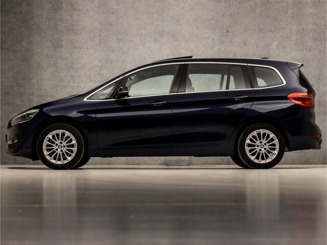 BMW 2-SERIE GRAN TOURER 220i Executive Sportline 192Pk Automaat (PANORAMADAK, GROOT NAVI, HEAD-UP DISPLAY, LEDEREN SPORTSTOELEN, SFEERVERLICHTING, LED KOPLAMPEN, ELEK ACHTERKLEP, NIEUWSTAAT)