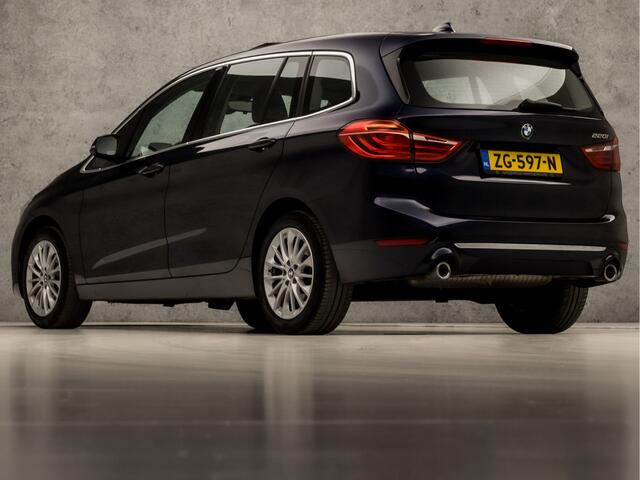 BMW 2-SERIE GRAN TOURER 220i Executive Sportline 192Pk Automaat (PANORAMADAK, GROOT NAVI, HEAD-UP DISPLAY, LEDEREN SPORTSTOELEN, SFEERVERLICHTING, LED KOPLAMPEN, ELEK ACHTERKLEP, NIEUWSTAAT)