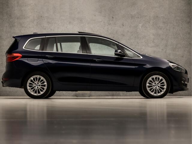BMW 2-SERIE GRAN TOURER 220i Executive Sportline 192Pk Automaat (PANORAMADAK, GROOT NAVI, HEAD-UP DISPLAY, LEDEREN SPORTSTOELEN, SFEERVERLICHTING, LED KOPLAMPEN, ELEK ACHTERKLEP, NIEUWSTAAT)