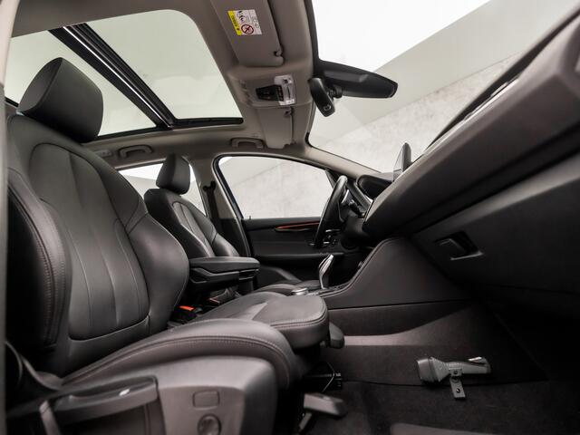 BMW 2-SERIE GRAN TOURER 220i Executive Sportline 192Pk Automaat (PANORAMADAK, GROOT NAVI, HEAD-UP DISPLAY, LEDEREN SPORTSTOELEN, SFEERVERLICHTING, LED KOPLAMPEN, ELEK ACHTERKLEP, NIEUWSTAAT)
