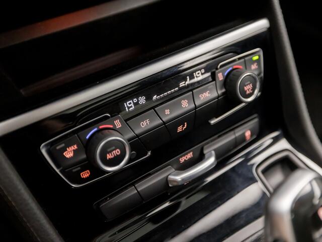 BMW 2-SERIE GRAN TOURER 220i Executive Sportline 192Pk Automaat (PANORAMADAK, GROOT NAVI, HEAD-UP DISPLAY, LEDEREN SPORTSTOELEN, SFEERVERLICHTING, LED KOPLAMPEN, ELEK ACHTERKLEP, NIEUWSTAAT)