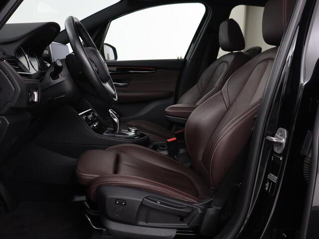 BMW 2-SERIE GRAN TOURER 220i 7-persoons High Executive Edition | Panoramadak | Leder | Stoelverwarming | Trekhaak | Head-Up | Camera | Sport Line | Sportstoelen | Navigatie | Full LED