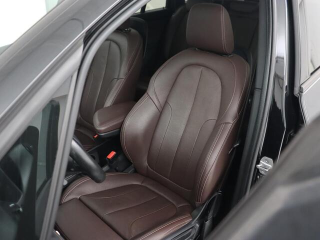 BMW 2-SERIE GRAN TOURER 220i 7-persoons High Executive Edition | Panoramadak | Leder | Stoelverwarming | Trekhaak | Head-Up | Camera | Sport Line | Sportstoelen | Navigatie | Full LED