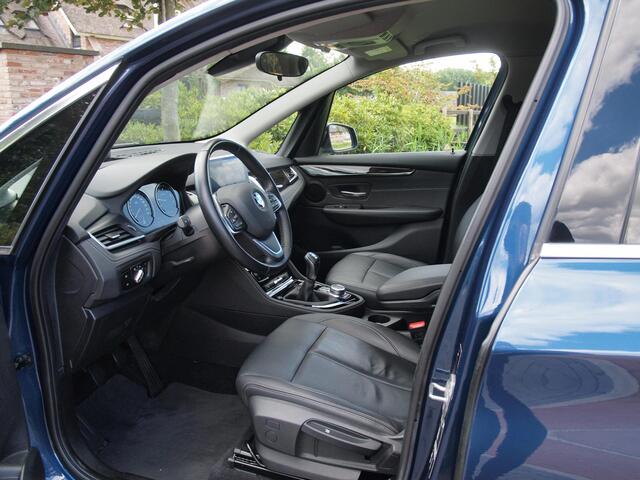 BMW 2-SERIE GRAN TOURER 216i 7p. Business Edition Plus | Camera | Trekhaak | Head-up display | Cruise Control |