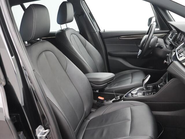 BMW 2-SERIE GRAN TOURER 218i 7-PERS HIGH EXECUTIVE AUT. + HEAD-UP | LEDER | AFN. TREKHAAK | CAMERA | STOELVERW.