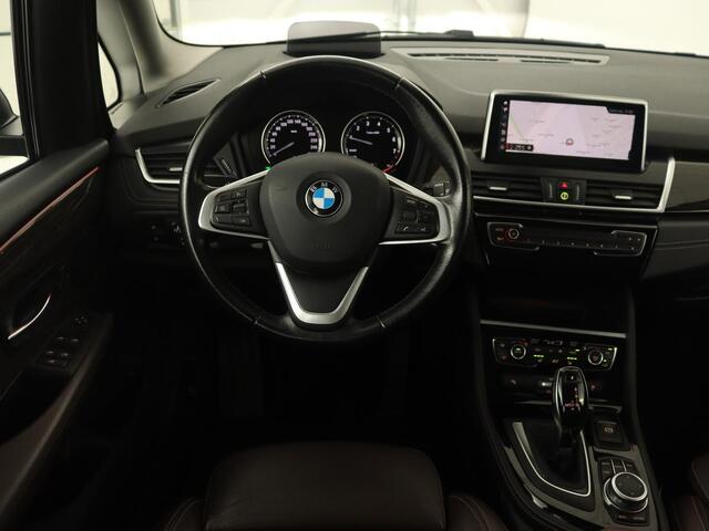 BMW 2-SERIE GRAN TOURER 218i High Executive | Leder | Head-Up | Trekhaak | Stoelverwarming | Navigatie | Full LED | Parkeerhulp | Climate control