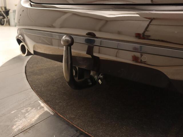 BMW 2-SERIE GRAN TOURER 218i High Executive | Leder | Head-Up | Trekhaak | Stoelverwarming | Navigatie | Full LED | Parkeerhulp | Climate control